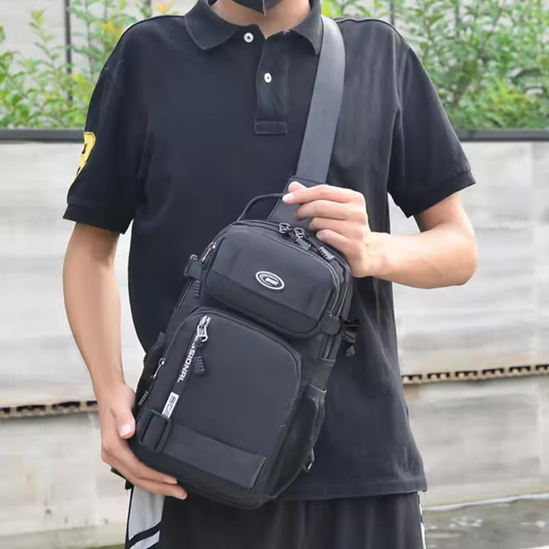 軽量で大容量のクロスボディバッグ